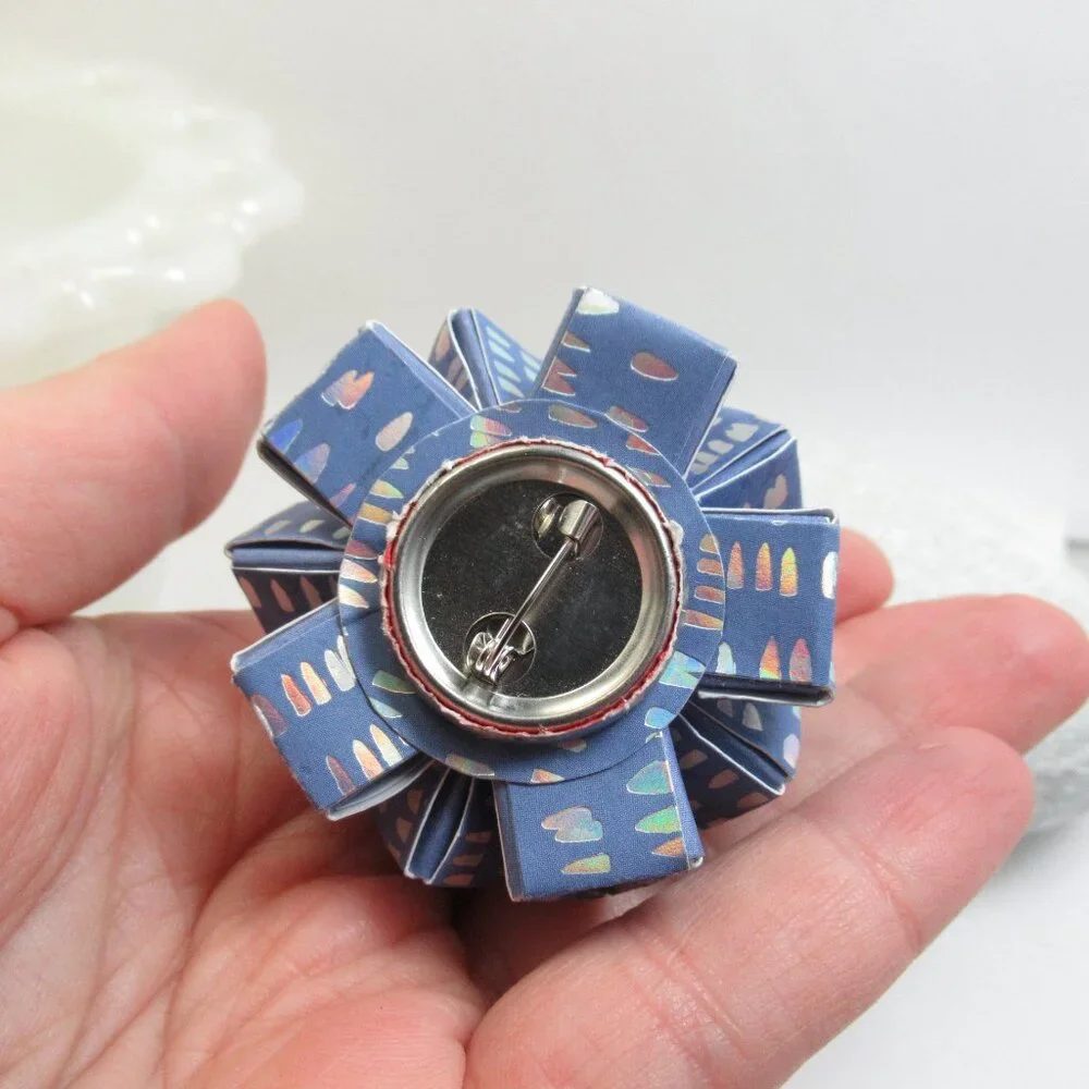 Geometric Origami Brooch - Picture 5 of 10